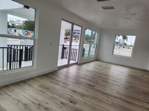 1102 W Waters Ave, Tampa, FL à louer Photo intérieure- Image 1 de 6