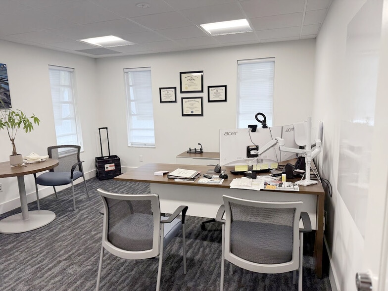 1570 Shadowlawn Dr, Naples, FL for lease - Interior Photo - Image 3 of 7