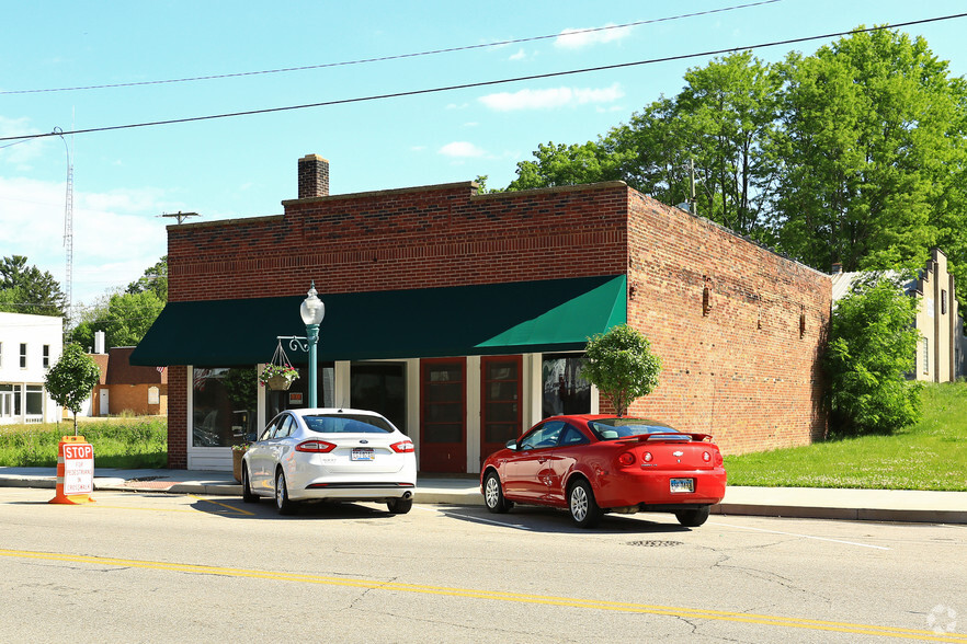 8121-8123 Main St, Garrettsville, OH for sale - Primary Photo - Image 1 of 1