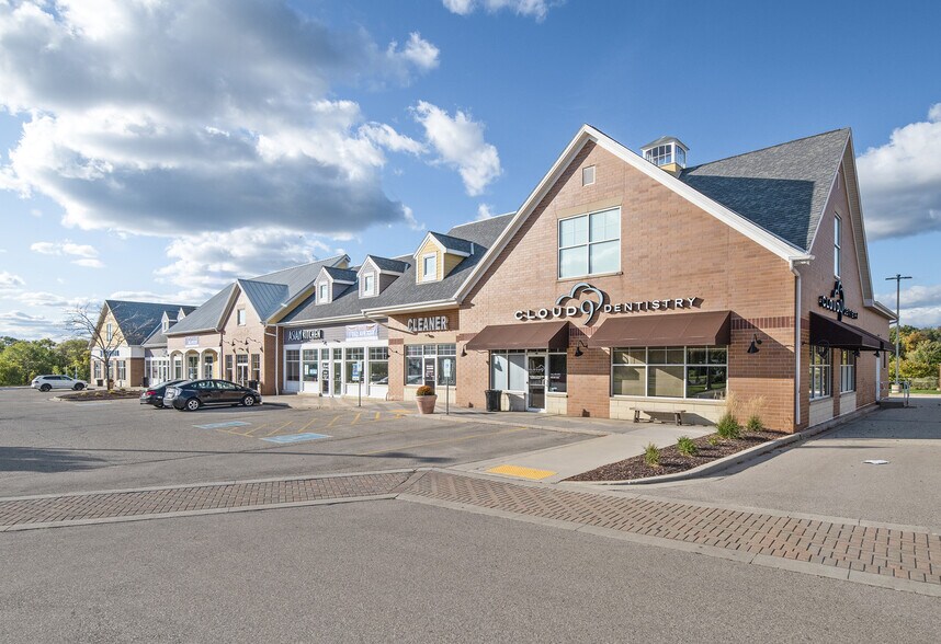 SWC Hwy 16 & Hwy 83, Delafield, WI à louer - Photo du bâtiment - Image 3 de 12