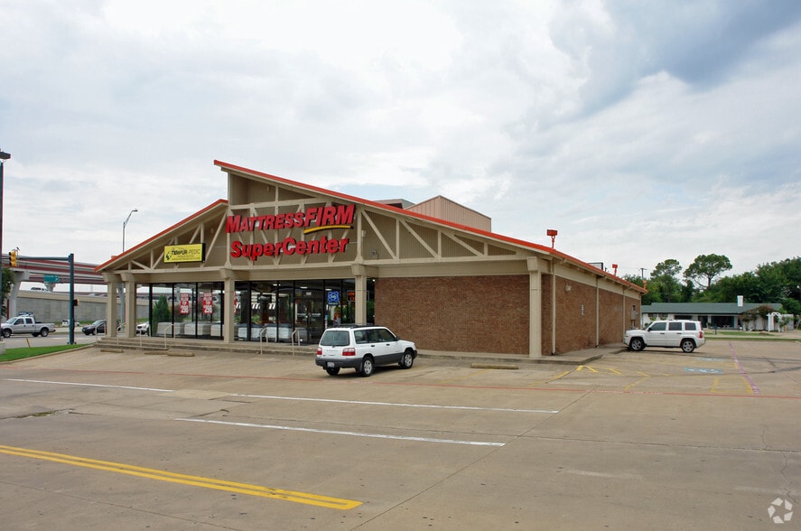 8253 Bedford Euless Rd, North Richland Hills, TX for sale - Building Photo - Image 3 of 3