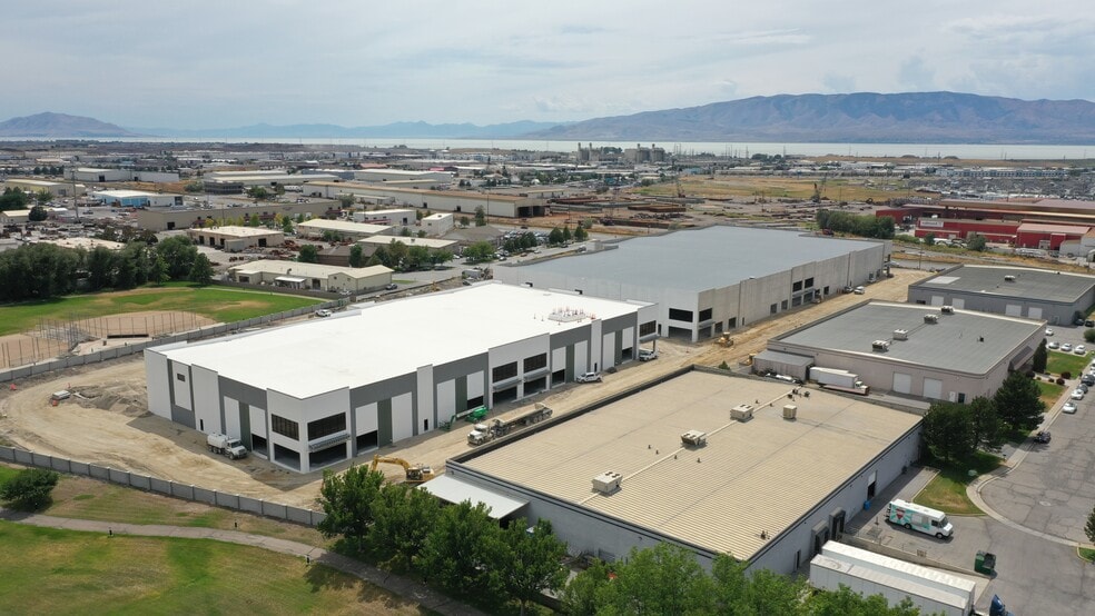 310 N Genevea Rd, Lindon, UT à louer - Photo du bâtiment - Image 3 de 11