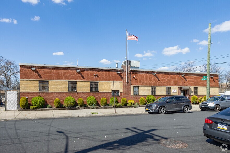 97-35 133rd Ave, Ozone Park, NY à louer - Photo du bâtiment - Image 2 de 6