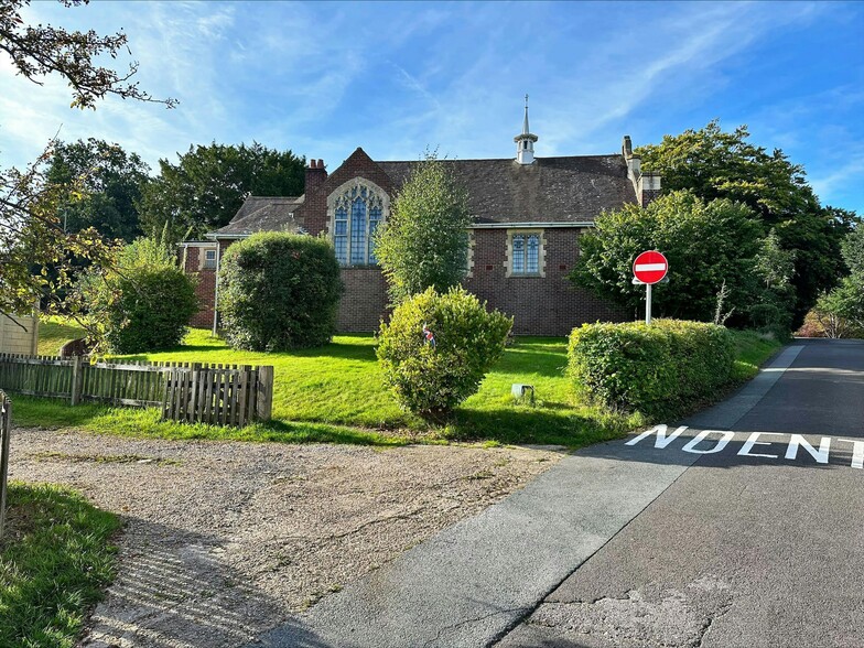 162 Bridge Rd, Sarisbury Green for sale - Building Photo - Image 2 of 8