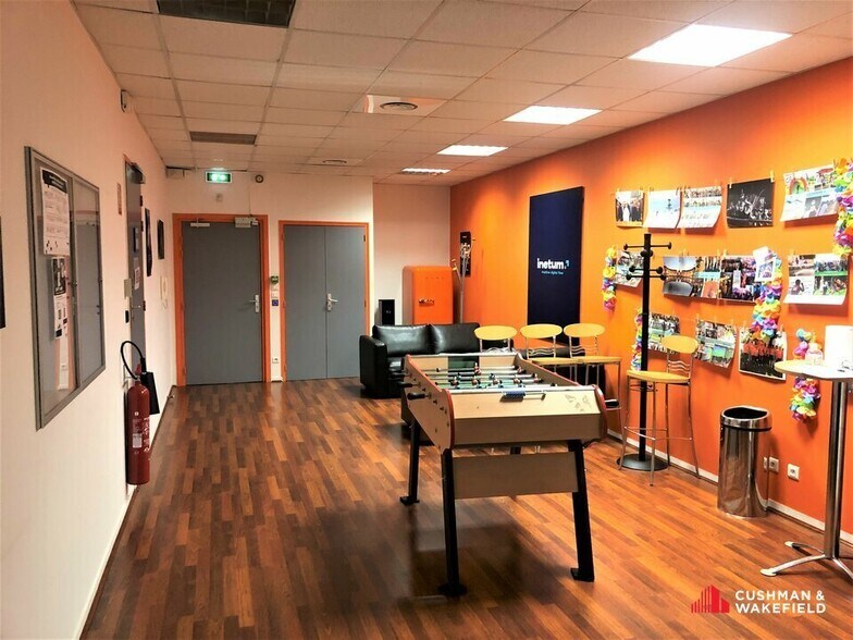Bureau dans Gradignan à louer - Photo du bâtiment - Image 2 de 9