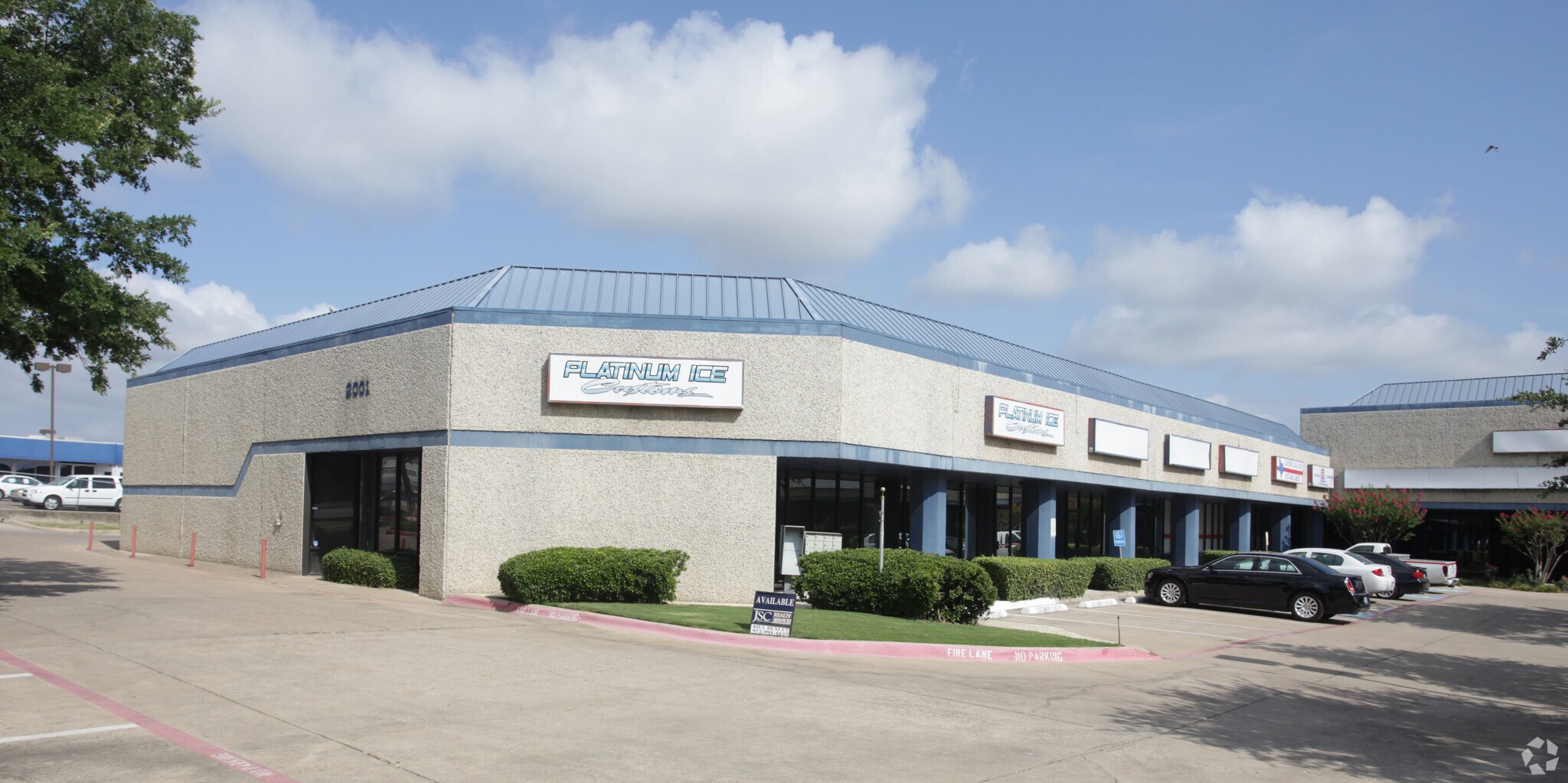 2001 E Division St, Arlington, TX à louer Photo principale- Image 1 de 6