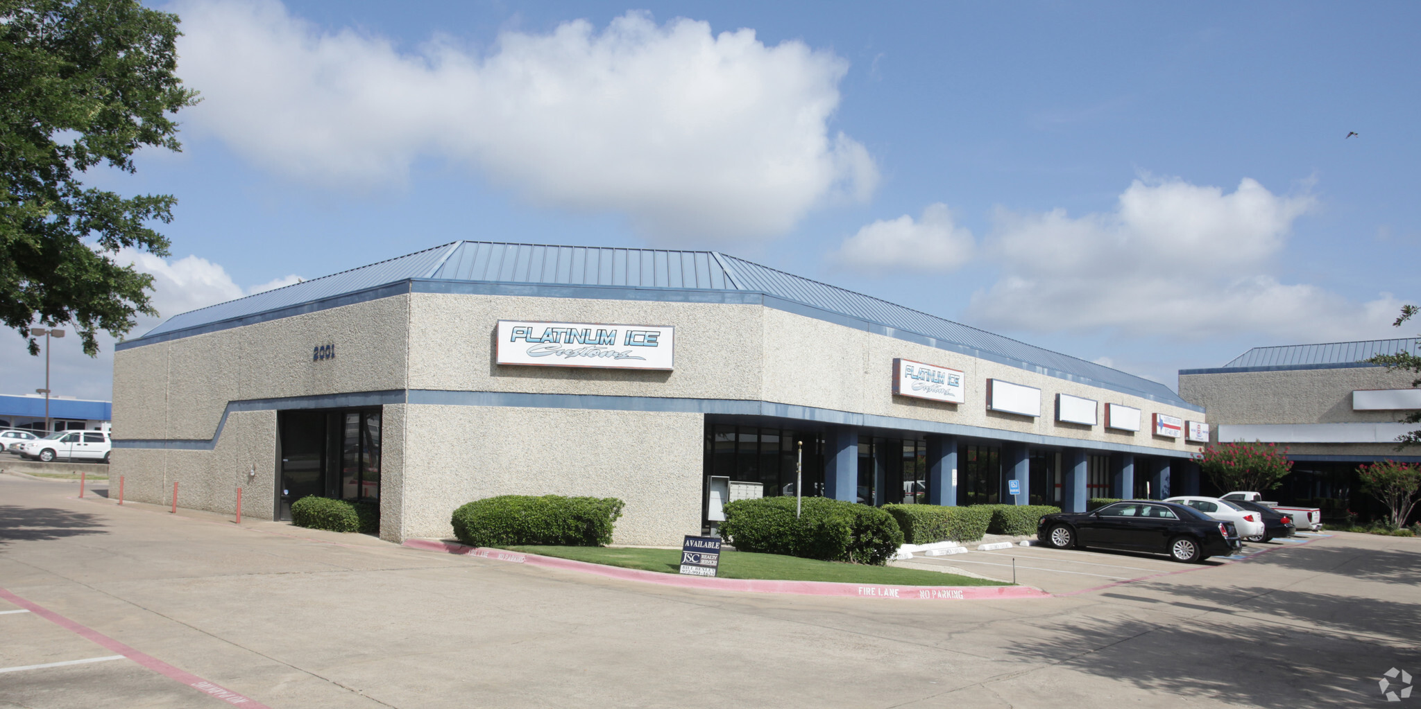 2001 E Division St, Arlington, TX for lease Primary Photo- Image 1 of 6