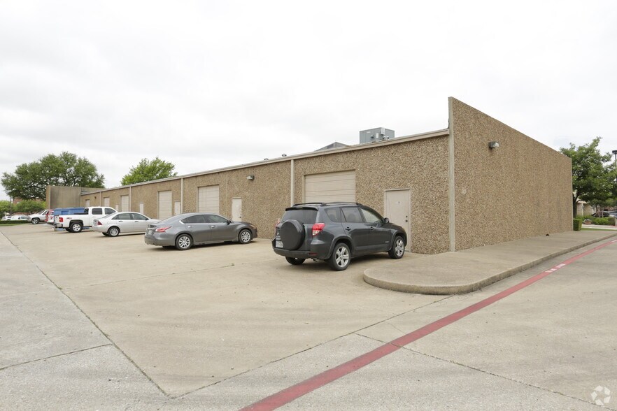 2030 G Ave, Plano, TX à louer - Photo du bâtiment - Image 2 de 2