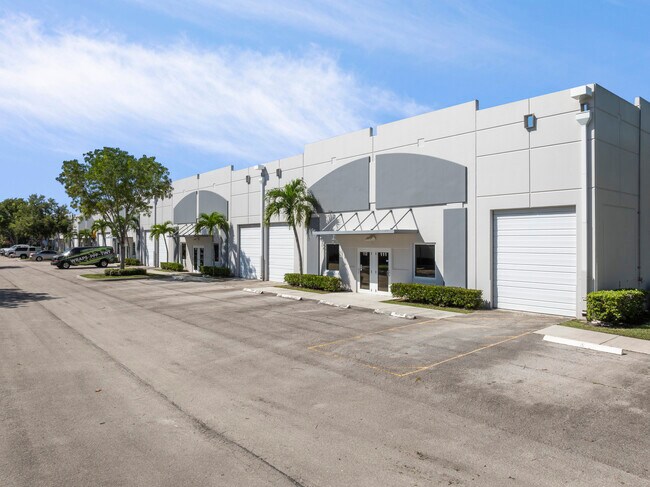 Plus de détails pour 534 Mercantile Pl, Port Saint Lucie, FL - Industriel à louer