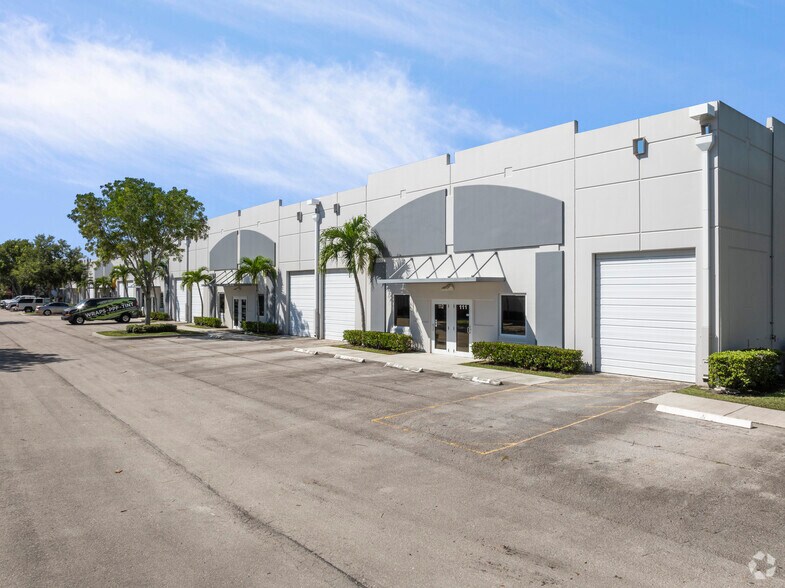 534 Mercantile Pl, Port Saint Lucie, FL à louer - Photo du bâtiment - Image 1 de 17