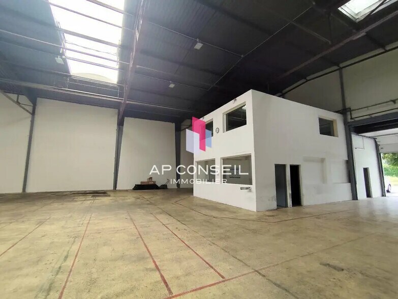 Office in Trappes for lease - Interior Photo - Image 2 of 6