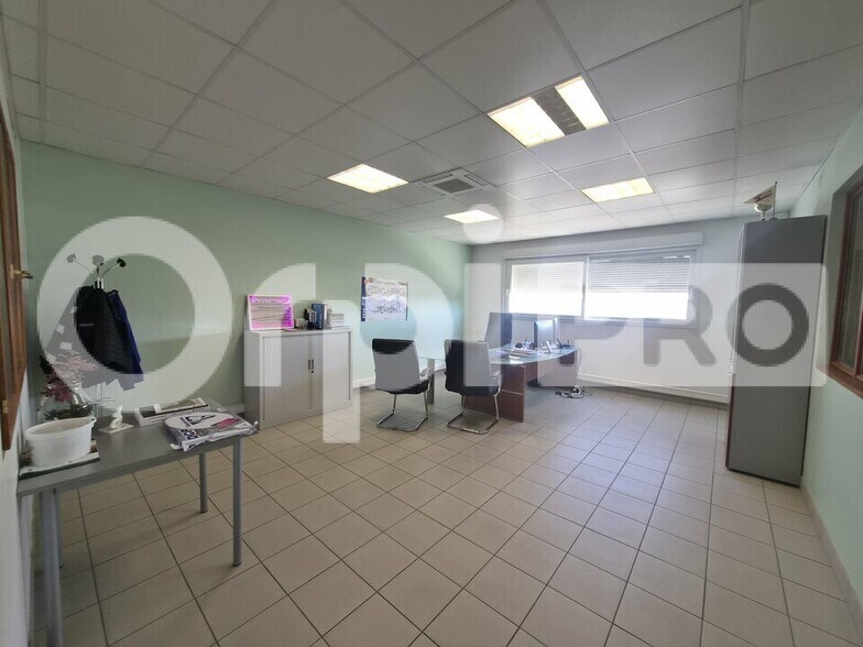 Industrial in Tinqueux for lease - Interior Photo - Image 3 of 12