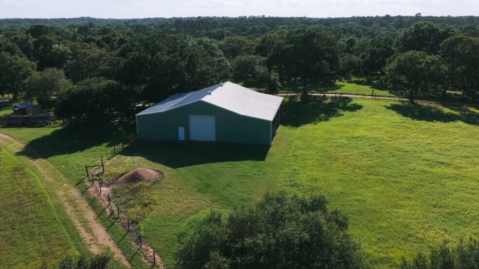 1034 Hilbun Rd, New Ulm, TX à vendre - Vidéo sur l’inscription commerciale - Image 2 de 54