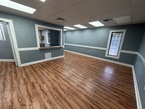 6266 Poplar Ave, Memphis, TN for lease Interior Photo- Image 2 of 16