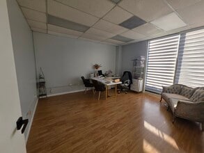 5352 Laurel Canyon Blvd, North Hollywood, CA à louer Photo intérieure- Image 2 de 6