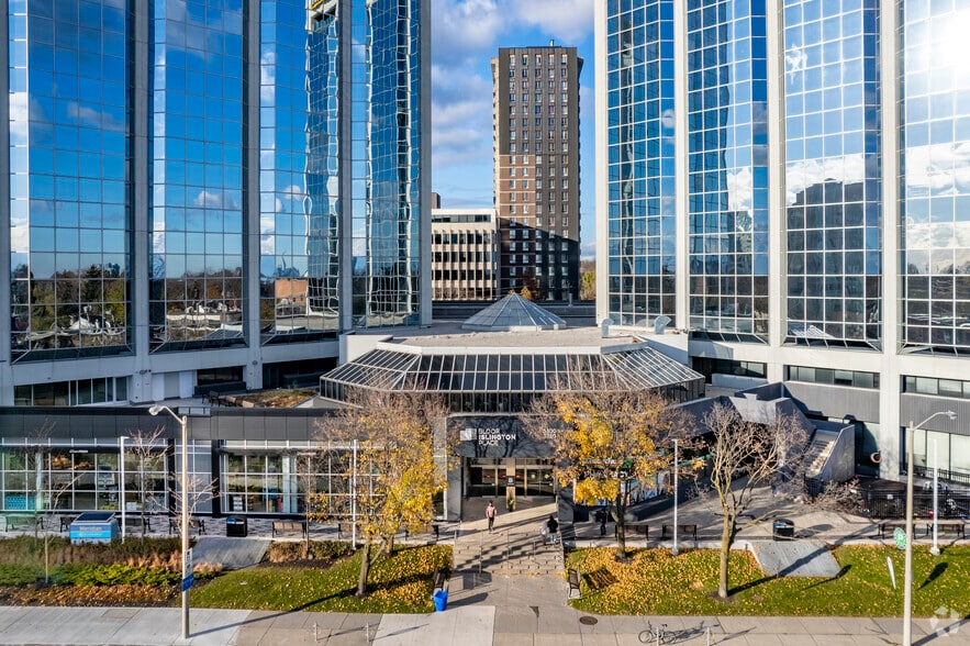 3250-3300 Bloor St W, Toronto, ON à louer - Photo du bâtiment - Image 2 de 30