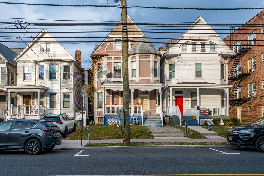 93 Easton Ave, New Brunswick, NJ for sale - Building Photo - Image 2 of 56