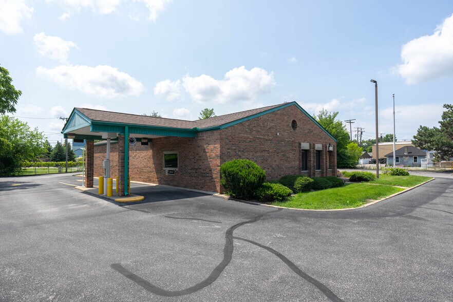 69055 N Main St, Richmond, MI à louer - Photo du bâtiment - Image 3 de 15