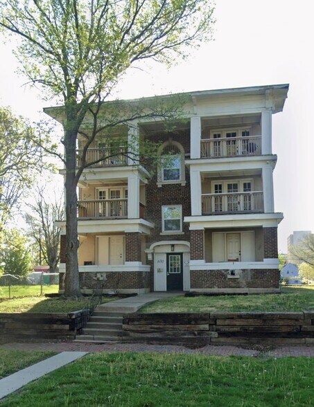 901 SW Tyler St, Topeka, KS à vendre - Photo du bâtiment - Image 2 de 7