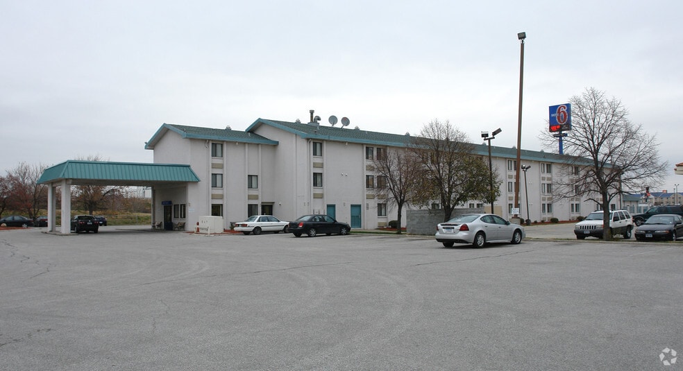 3032 S Expressway St, Council Bluffs, IA à vendre - Photo du bâtiment - Image 2 de 3
