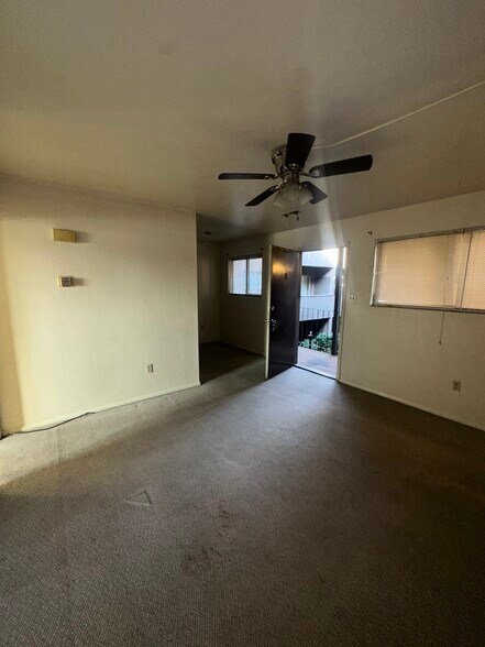 1606 Wayne St NE, Roanoke, VA à vendre - Photo intérieure - Image 3 de 10