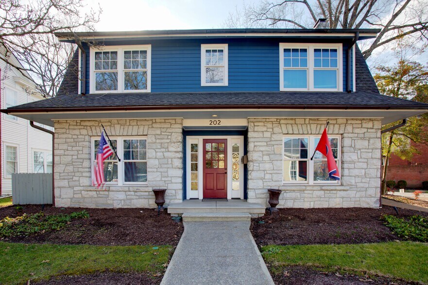 202 5th Ave S, Franklin, TN à louer - Photo du bâtiment - Image 1 de 8