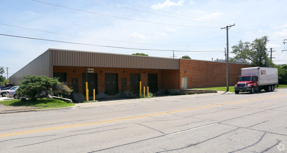 6310-6344 W Gross Point Rd, Niles, IL à louer - Photo du bâtiment - Image 3 de 5