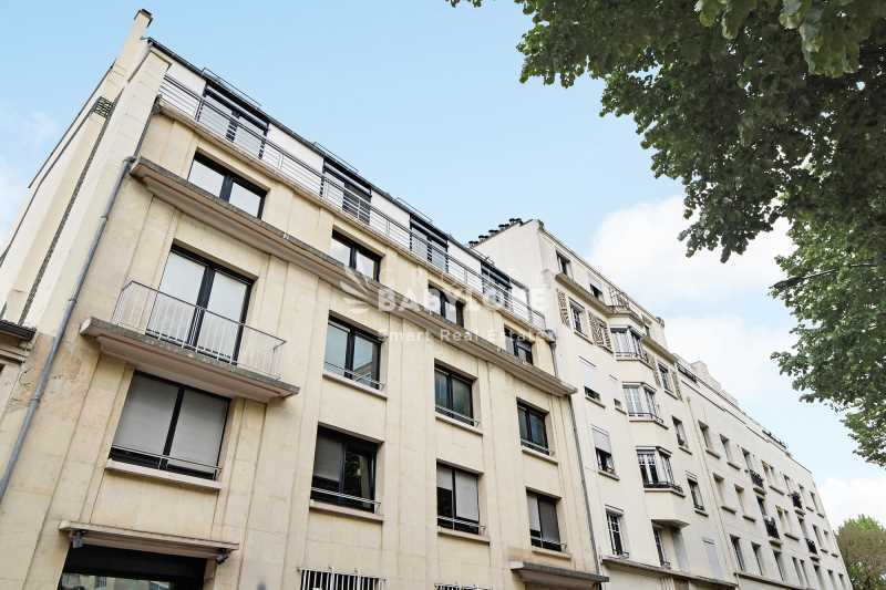Office in Levallois Perret for lease - Building Photo - Image 2 of 15