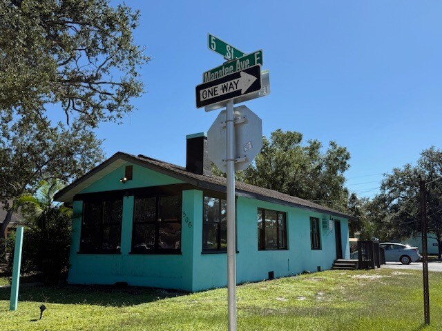 506 Manatee Ave, Bradenton, FL à louer - Photo du bâtiment - Image 3 de 7