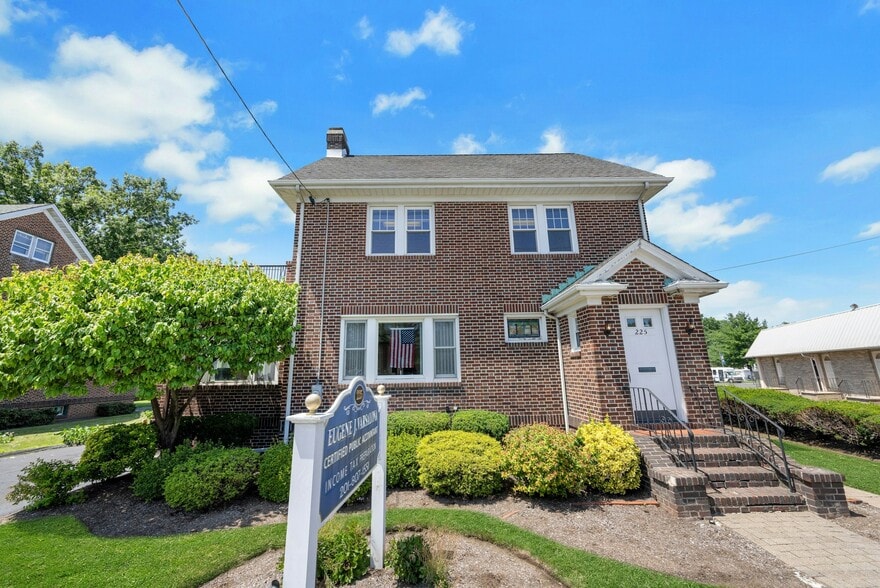 225 Liberty St, Little Ferry, NJ for sale - Building Photo - Image 1 of 42