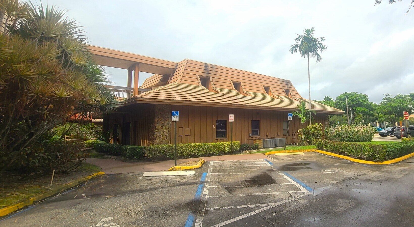 7800 W Oakland Park Blvd, Sunrise, FL 33351 - Unité 101 - - Photo intérieure - Image 2 of 25
