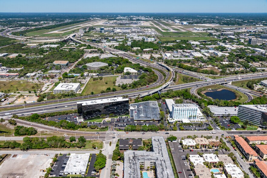 5401 W Kennedy Blvd, Tampa, FL à louer - Photo du bâtiment - Image 3 de 15