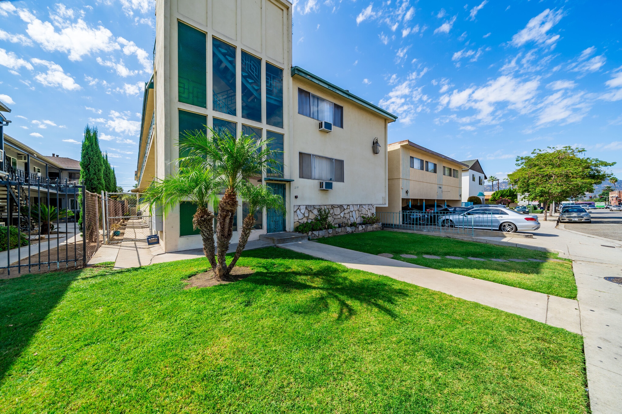 214 E Chevy Chase Dr, Glendale, CA for sale Building Photo- Image 1 of 29