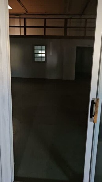 407 Meco Dr, Wilmington, DE à louer - Vidéo sur l’inscription commerciale - Image 2 de 19