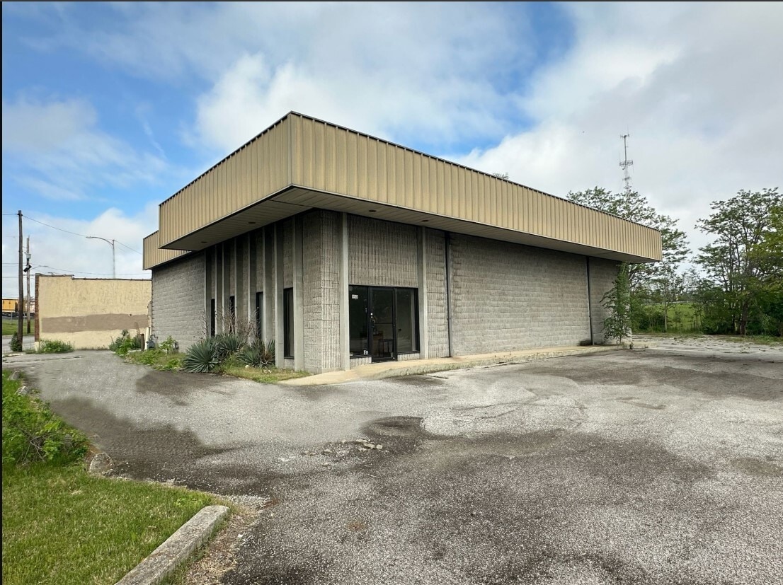 958 Lincolnway, South Bend, IN for sale Primary Photo- Image 1 of 13