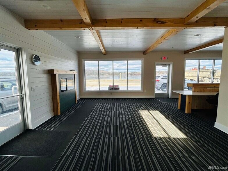 109 W US 41 Hwy, Negaunee, MI à louer - Photo intérieure - Image 2 de 12