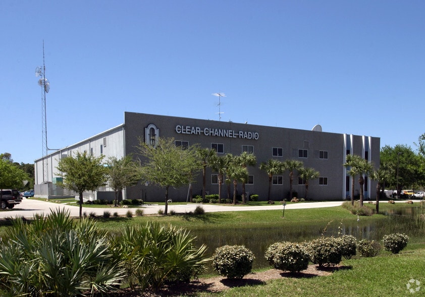 13320 Metro Pky, Fort Myers, FL for lease - Primary Photo - Image 1 of 27
