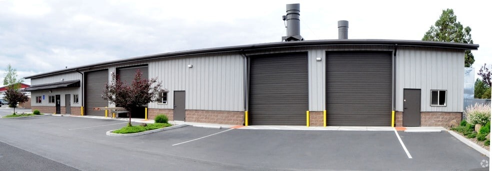 20676 Carmen Loop, Bend, OR à vendre - Photo du bâtiment - Image 3 de 28