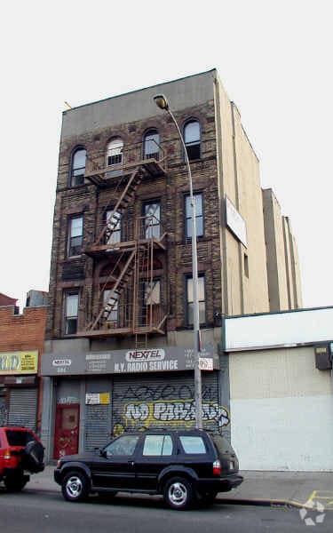 684 Flushing Ave, Brooklyn, NY for lease Building Photo- Image 1 of 8