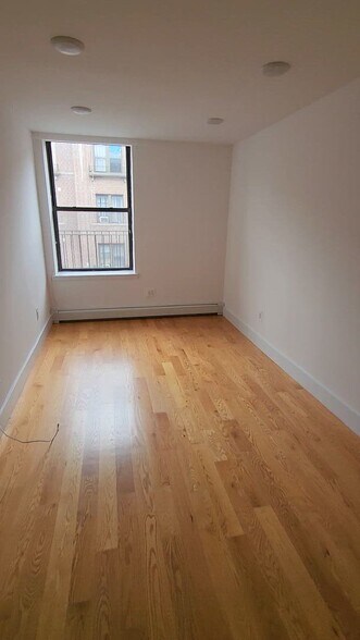 Prospect Park South POST J51 DEAL !!!, Brooklyn, NY à vendre - Vidéo sur l’inscription commerciale - Image 2 de 7