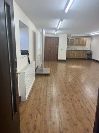 Plus de détails pour 15 Priory St, Carmarthen - Bureau à louer