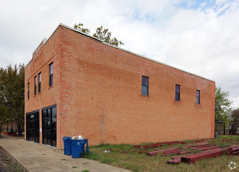 110 E Main St, Cumby, TX à vendre - Photo du bâtiment - Image 2 de 23