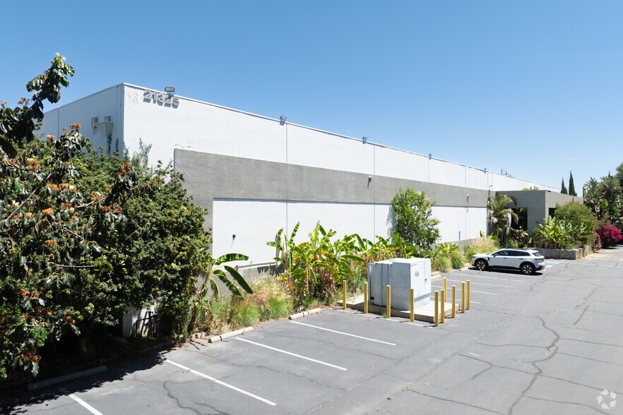 21325 Superior St, Chatsworth, CA for lease - Primary Photo - Image 1 of 5