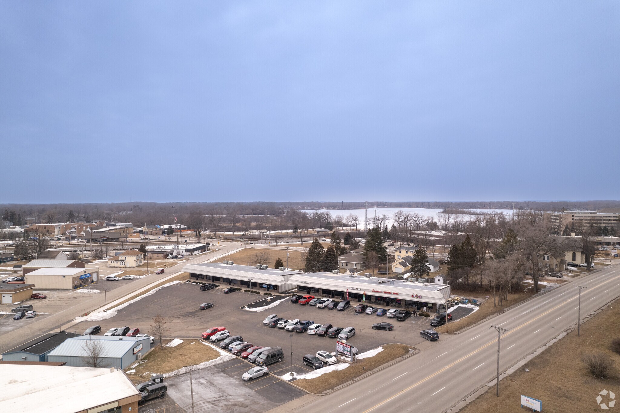 210-216 N Milwaukee Ave, Lake Villa, IL à louer Photo principale- Image 1 de 22