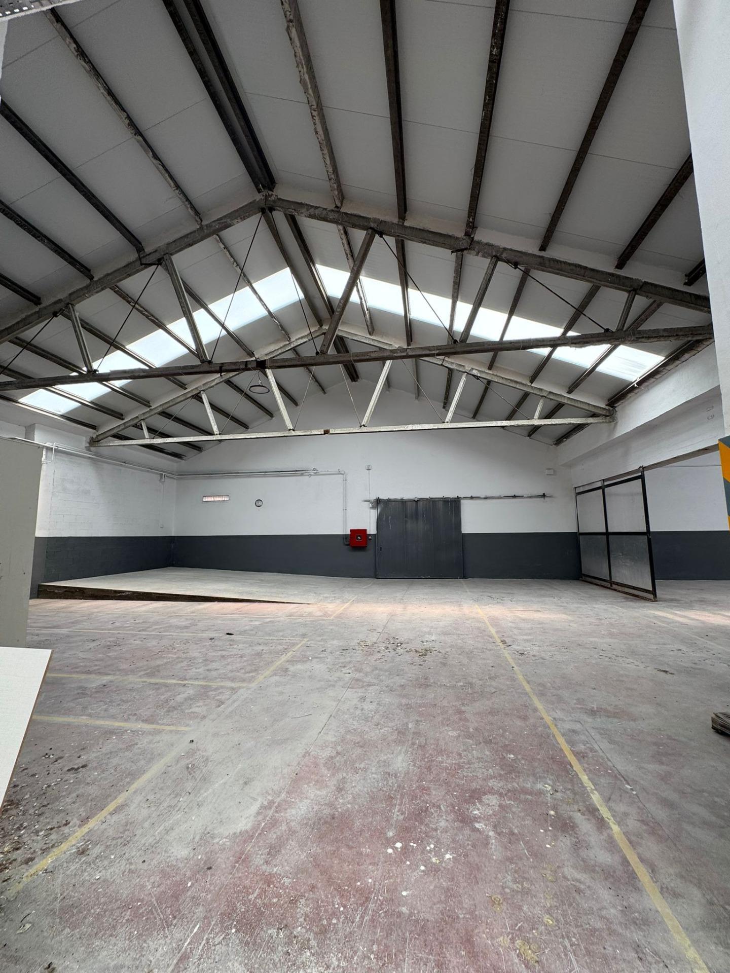 Industrial in Barberà del Vallès, Barcelona for lease Primary Photo- Image 1 of 4
