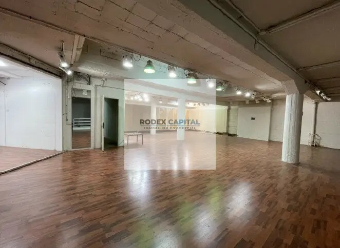 Retail in Paris for lease Building Photo- Image 1 of 8