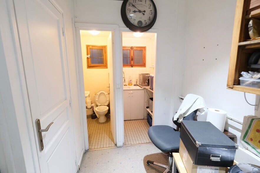 Rue De Rome, Paris for lease - Building Photo - Image 3 of 4