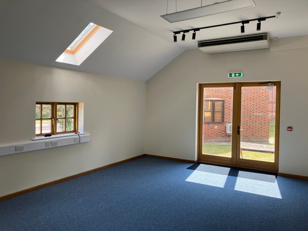 Old Woking Rd, Old Woking for lease Interior Photo- Image 1 of 2