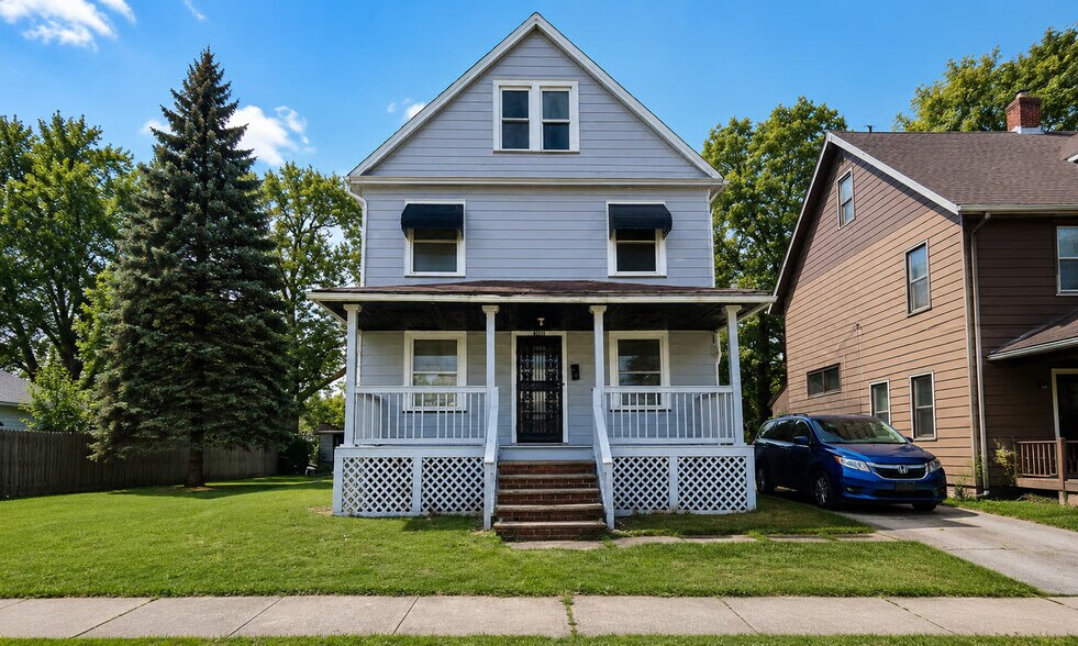 TURNKEY | 100% Occupied | $97,200 Gross portefeuille de 3 propriétés à vendre sur LoopNet.ca - Photo du bâtiment - Image 2 de 16