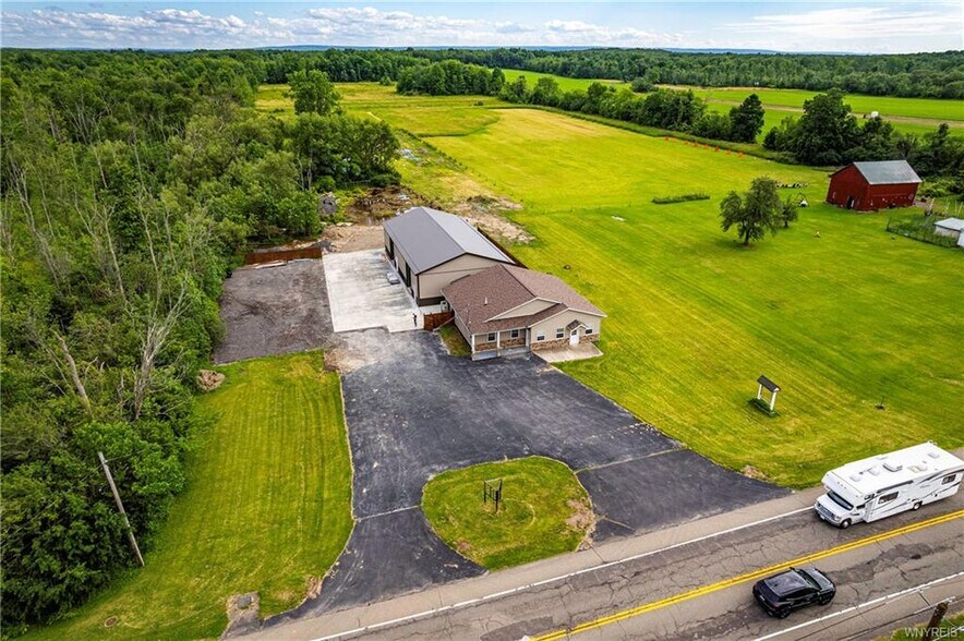 1457 Eden Evans Center Rd, Angola, NY à louer - Photo du bâtiment - Image 3 de 30